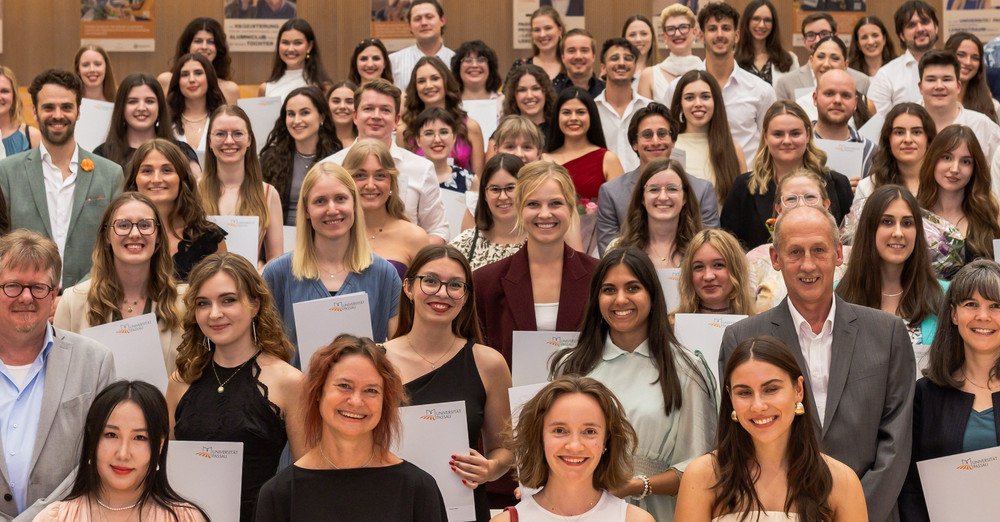 Gruppenfoto Absolventinnen und Absolventen