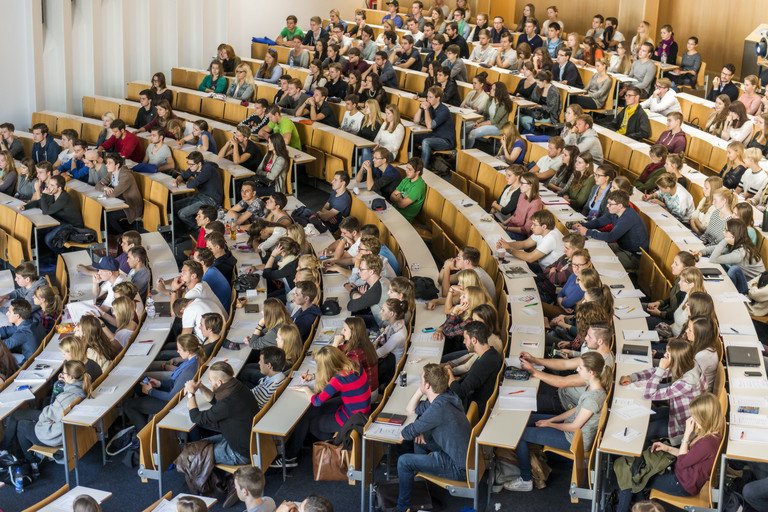 Vorlesung im Audimax der Universitt Passau